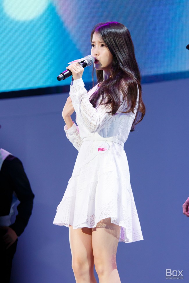 150908-IU-at-Samsung-Play-the-Challenge-Talk-Concert-iu-38848622-950-1425.jpg