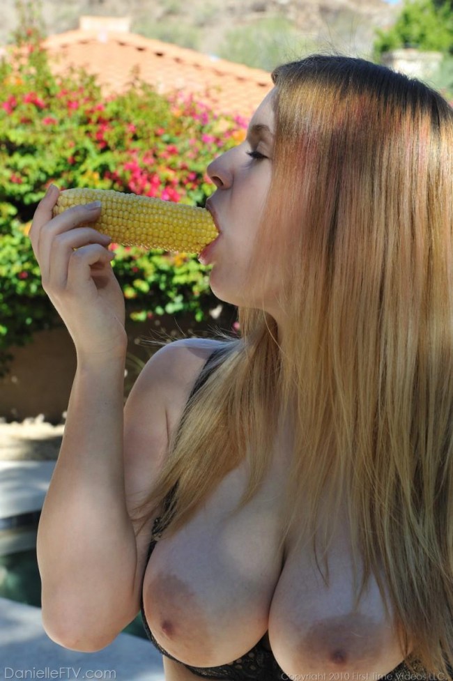 busty_danielle_likes_corn_5.jpg