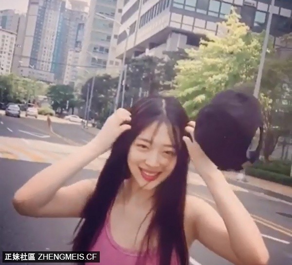 Sulli%E9%9B%AA%E8%8E%89%E7%B7%8A%E8%BA%AB%E5%B0%8F%E8%83%8C%E5%BF%83%E5%86%8D%E6%AC%A1%E7%9C%9F%E7%A9%BA%E4%B8%8A%E9%99%A38.jpg