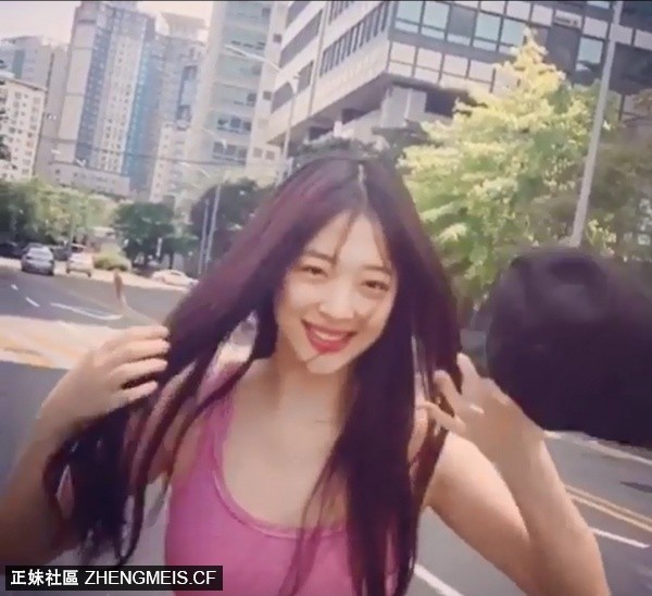 Sulli%E9%9B%AA%E8%8E%89%E7%B7%8A%E8%BA%AB%E5%B0%8F%E8%83%8C%E5%BF%83%E5%86%8D%E6%AC%A1%E7%9C%9F%E7%A9%BA%E4%B8%8A%E9%99%A39.jpg