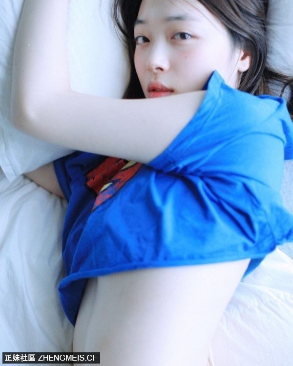 Sulli%E9%9B%AA%E8%8E%89%E7%B7%8A%E8%BA%AB%E5%B0%8F%E8%83%8C%E5%BF%83%E5%86%8D%E6%AC%A1%E7%9C%9F%E7%A9%BA%E4%B8%8A%E9%99%A322.jpg