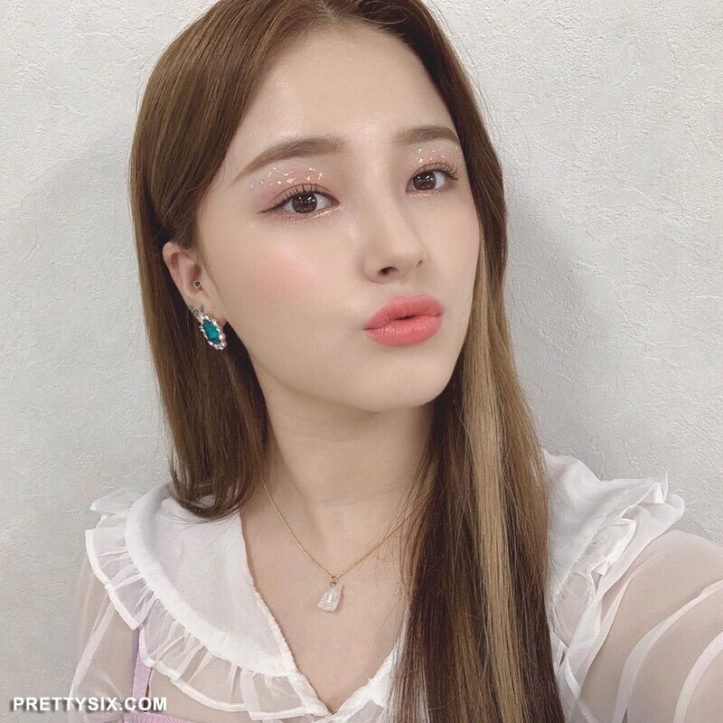 nancy.momoland_591928764175805457301906832544335776336538n.jpg