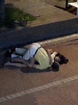 真实的路边醉酒女被过路的男人轮流性侵