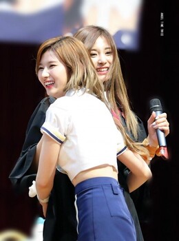 子瑜 + Sana (紗瑜