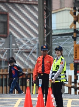 「美警」當前！樹林正妹警察許恬恬 愛心甜心都被她包了