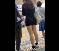 偷拍港女超短裙