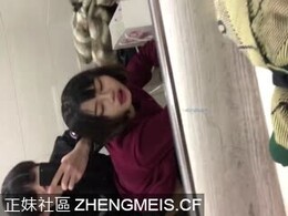 高颜值奶子雪白的大学生妹子和男友对着镜子非常自恋的啪啪自拍各种体位 ...