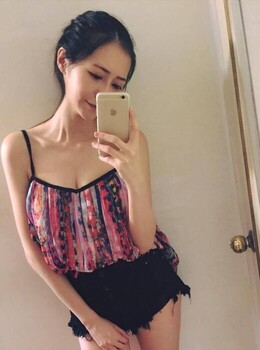 這身材太不科學！ 正妹 Vivian Chang 胸頂乳浪