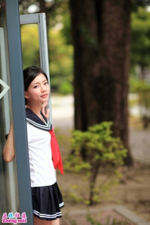 晓晓清纯制服女没有生艾可