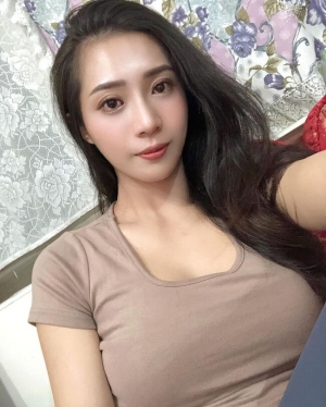 爱运动爱爬山的大奶妹