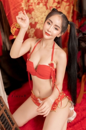 美女祝你新年快乐